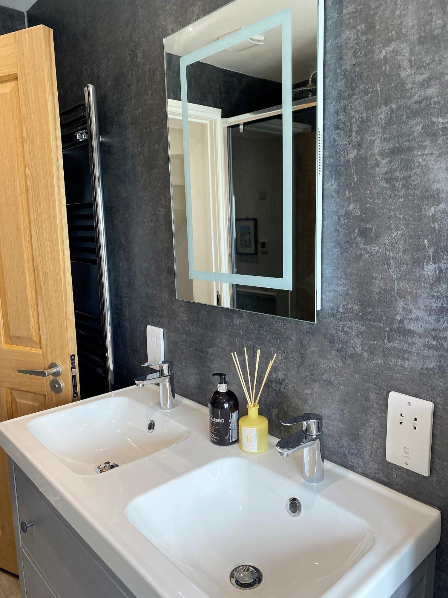 Superb Townhouse Near Vibrant Gloucester Road Bristol Luaran gambar