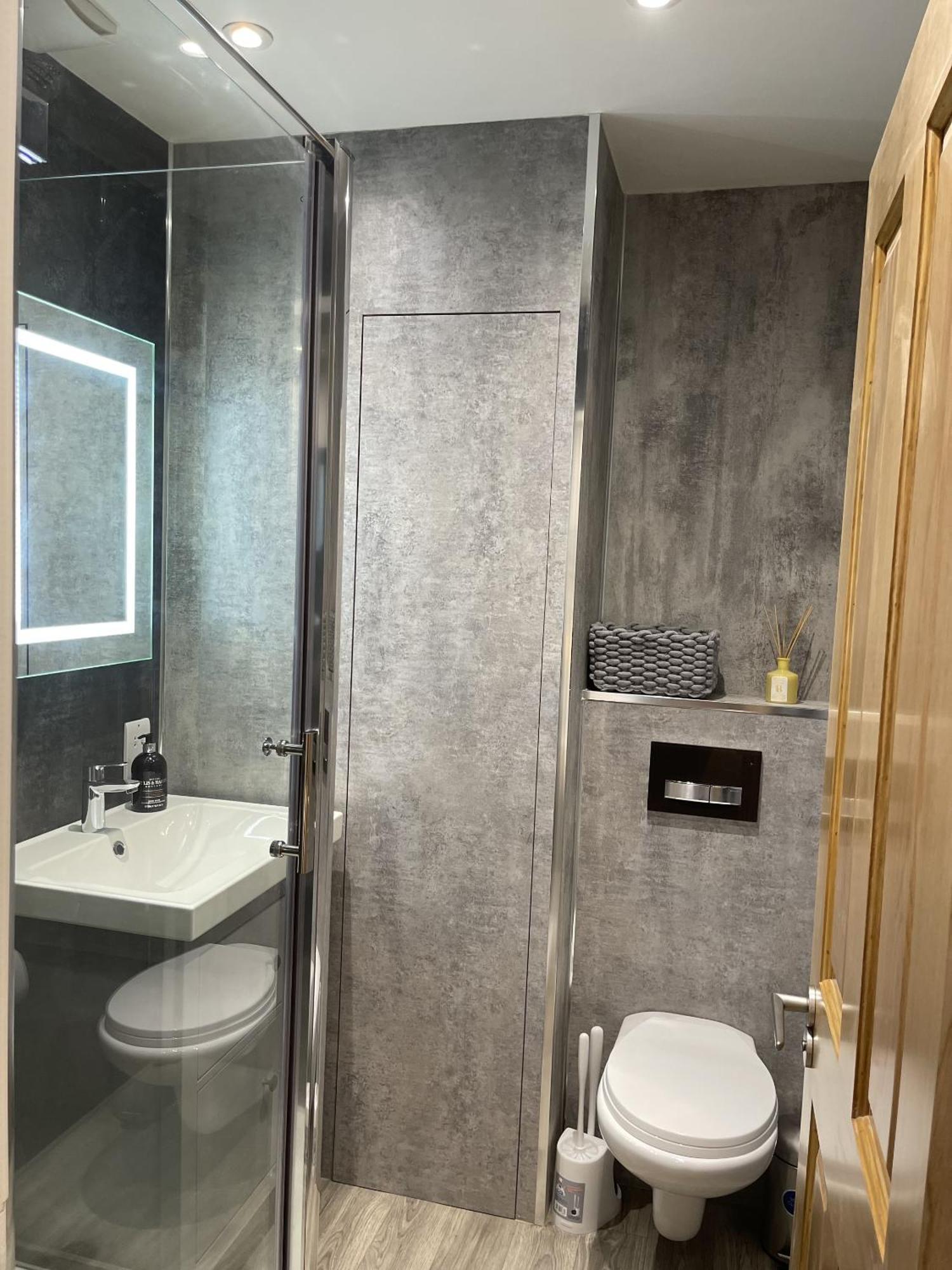Superb Townhouse Near Vibrant Gloucester Road Bristol Luaran gambar