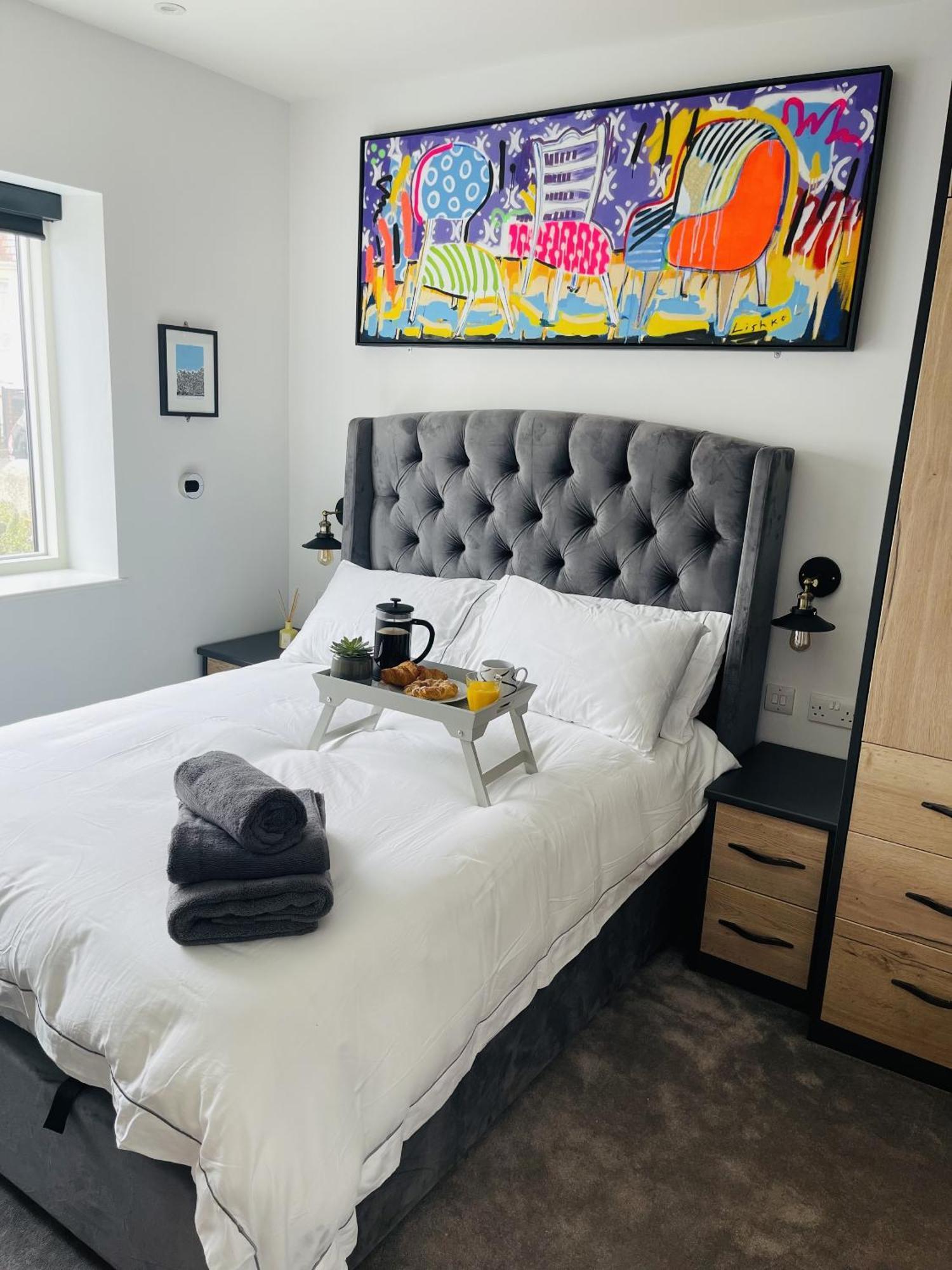 Superb Townhouse Near Vibrant Gloucester Road Bristol Bilik gambar